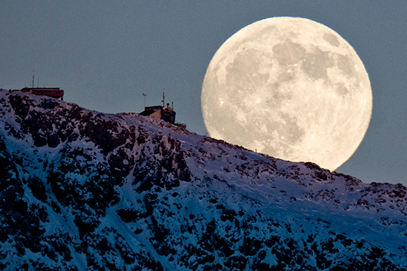 "Союз ТМА-12М" с тремя членами экипажа МКС &nbsp;успешно приземлился. Часть экипажа МКС вернулась на Землю