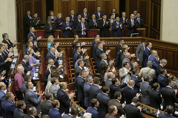 Правительство  Украины получило право ввести моратория на выплату долгов. Рада