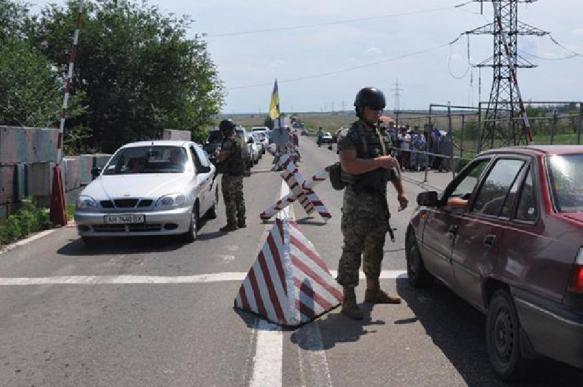 Гражданина России не пустили на Украину из-за георгиевской ленточки на чемодане. 395020.jpeg