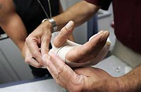 Как обезопасить себя зимой от травм