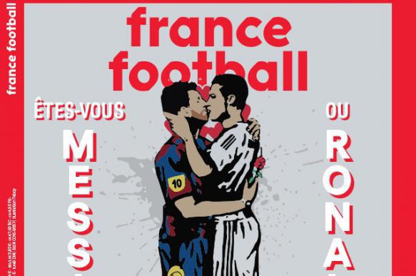 Обложка France Football с поцелуем Месси и Роналду вызвала скандал в Европе. 403070.jpeg