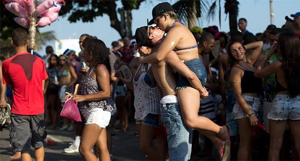 Ученые поражены схожестью действия алкоголя и влюбленности. 320113.jpeg