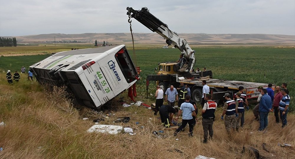 В Турции перевернулся автобус с пассажирами: шестеро погибли, 36 ранены. В Турции перевернулся автобус с пассажирами: шестеропогибли, 36