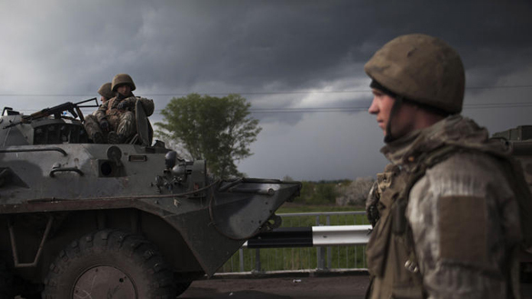 Украинскими военными в Мариуполе руководит иностранный инструктор.  ВИДЕО. 293121.jpeg