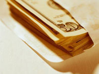 Почтовый работник воровал деньги из поздравительных открыток