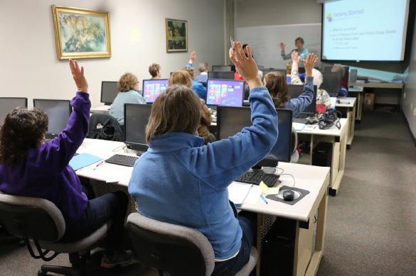 В Киргизии 3000 учителей оставили без работы, чтобы сделать образование лучше. 391200.jpeg