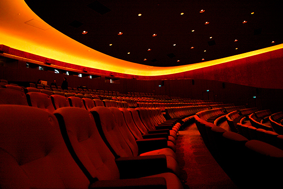 Украинцы предпочитают смотреть "садо-мазо", а не на "патриотов". кино фильмы кинозал