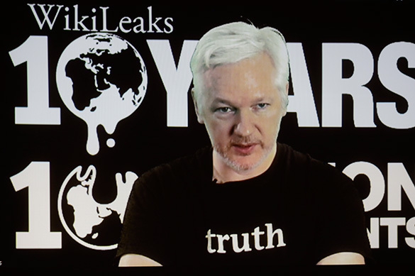 Обама помиловал информатора Wikileaks. Ассандж сдается?