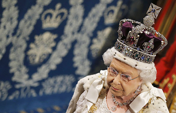 В Германию на "50-летие королевских чтений" прибывает Елизавета II c супругом. Королева Великобритании прибывает с Германию