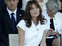 Карлу Бруни увековечили в образе простой работницы. 267318.jpeg