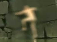 Японец приплыл на встречу к императору в одних трусах. 253333.jpeg