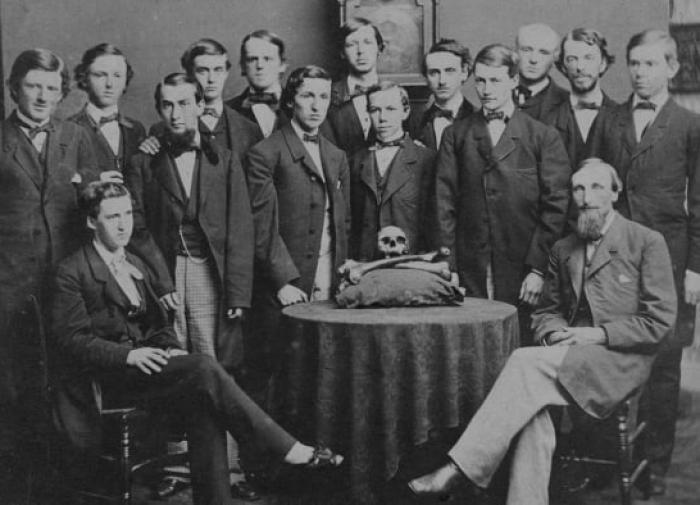 Тайное общество студентов Йельского университета "Череп и кости"