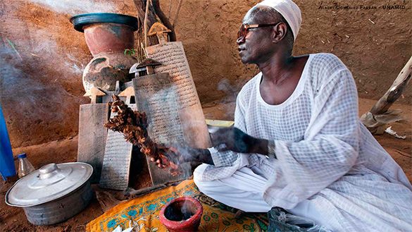 Африканская традиция - убивать детей-альбиносов. Нападение на шестилетнего мальчика. Африканский колдун