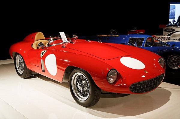 Автомобили знаменитостей, которые были проданы за миллионы. 404344.jpeg