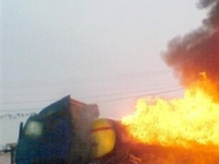 Пять цистерн горят рядом с АЗС в Перми. fires