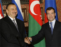 Медведев и Алиев встретились в Петербурге