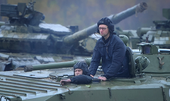 Яценюку не выгоден мир, ему необходима война - эксперт. яценюк премьет-министр Украины
