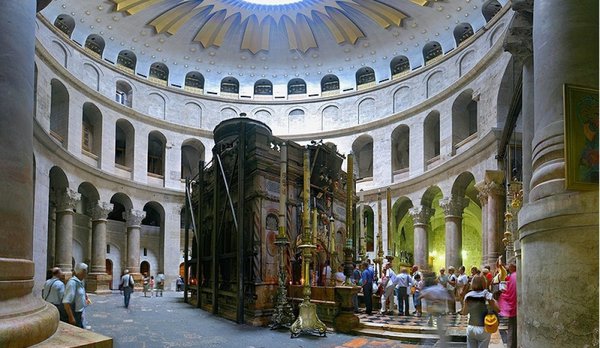 Израиль: кому светит Благодатный огонь?. Израиль: кому светит Благодатный огонь?. Храм Гроба Господня. Благодатный огонь