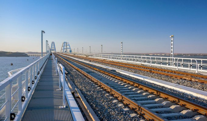 На Крымском мосту открыли движение грузовых поездов. Крымский мост