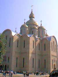 САМЫЙ БОЛЬШОЙ НА УКРАИНЕ ПРАВОСЛАВНЫЙ ХРАМ ВОЗДВИГ АРХИЕПИСКОП, 