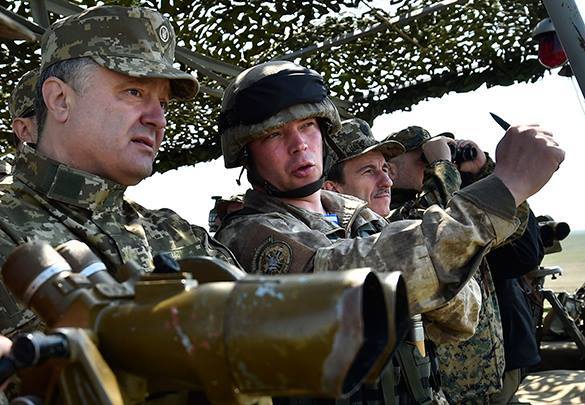 Порошенко снова пугает мир войной с Россией. Порошенко снова пугает мир войной с Россией.