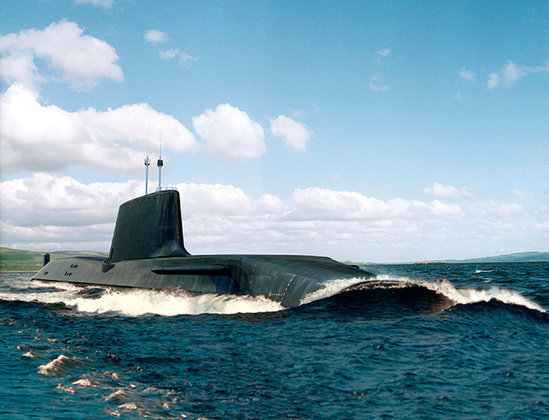 АПЛ ВМС Британии напоролась на огромную льдину во время слежки за кораблями РФ. Подлодка