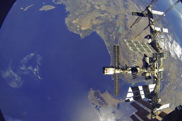 NASA: потерянный в космосе гаечный ключ не разрушит МКС. 395555.jpeg