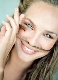 Для жирных волос прекрасно подходят шампуни с экстрактами