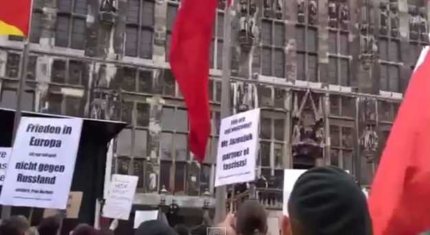 Европа встретила Яценюка криками &quot;террорист&quot;. ВИДЕО. Яценюк - террорист, кричали немцы, встречая героя Евромайдана