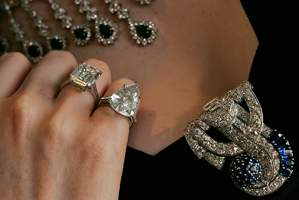 Россияне перестали покупать женщинам ювелирные украшения. драгоценности, ювелирные украшения