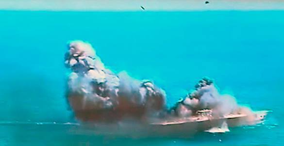 Иранская ракета утопила масштабную модель авианосца США. Атака корабля противокорабельной ракетой