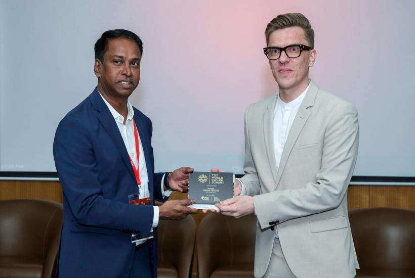 Альберт Саяпов, эксперт по билетным технологиям в FIFA (справа)