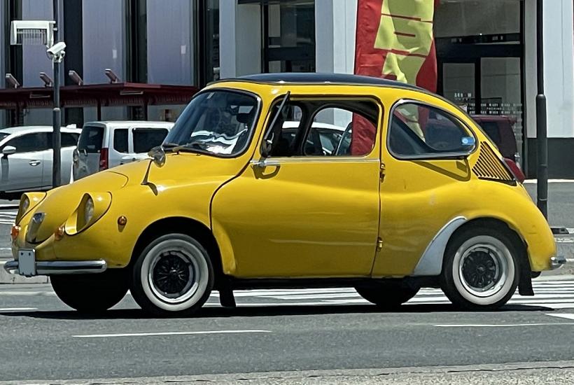 Lloyd LS 600, выпущенный в 1956 году, с популярным в то время солнцезащитным козырьком над лобовым стеклом