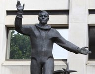 Монумент Юрию Гагарину украсил британскую столицу. gagarin