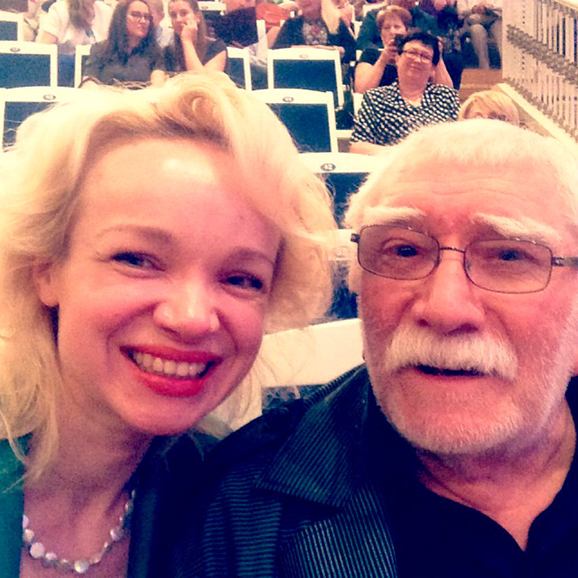 Джигарханян требует у жены развода через суд. Джигарханян требует у жены развода через суд