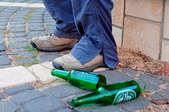 Двое безработных волгоградцев украли и выпили 1300 бутылок пива. Пиво