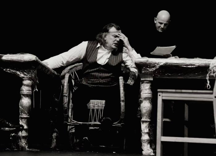 Сцена из спектакля "Дядя Жорж"