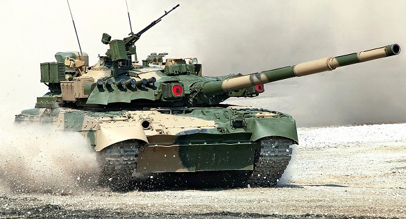 Танки, поросшие травой и мхом