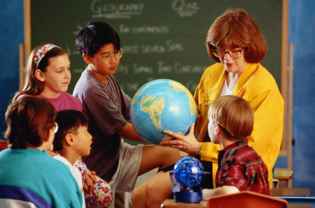 Поздравляем с праздником учителей и работников образования. 376930.jpeg