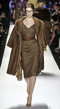 Самый простой способ проверить качество меха норки на прочность