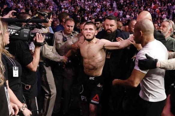 Как Нурмагомедов победил Макгрегора: бой, драки и грандиозный скандал. 392988.jpeg