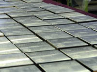 Грабители в масках утащили более 100 кг платины с завода. 251996.jpeg