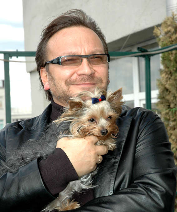 Почему российские звезды любят маленьких собак?