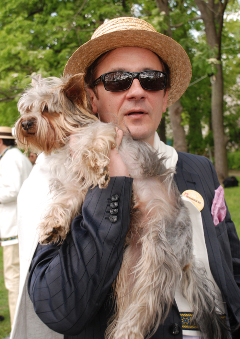 Почему российские звезды любят маленьких собак?