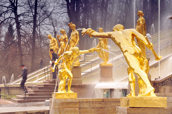 В Петергофе открылся сезон фонтанов