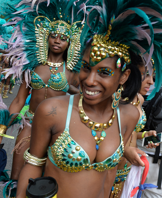 Первые красавицы красочного шествия