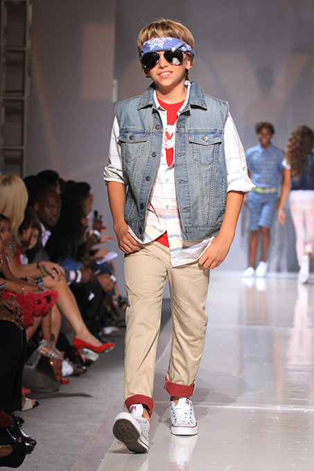 Детский показ мод в Нью-Йорке