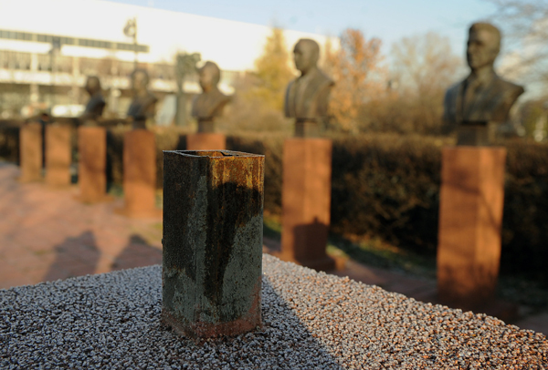 Парк "Музеон" очистили от незаконных памятников‎