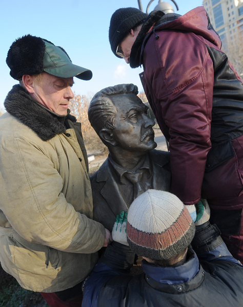 Парк "Музеон" очистили от незаконных памятников‎