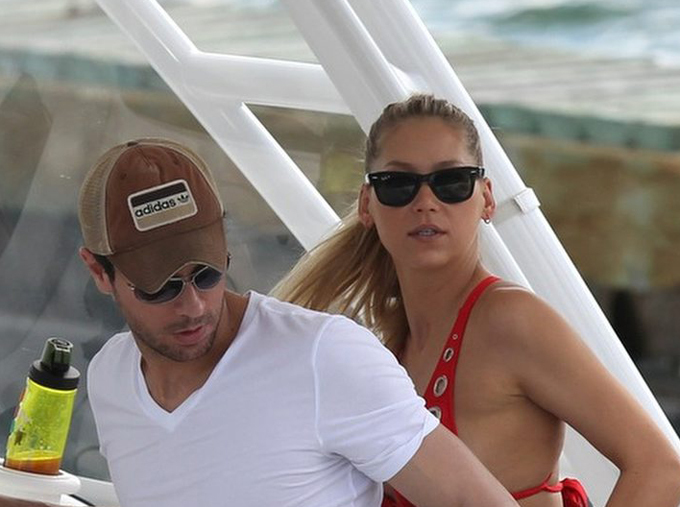 Анна Курникова и Энрике Иглесиас в объективе папарацци